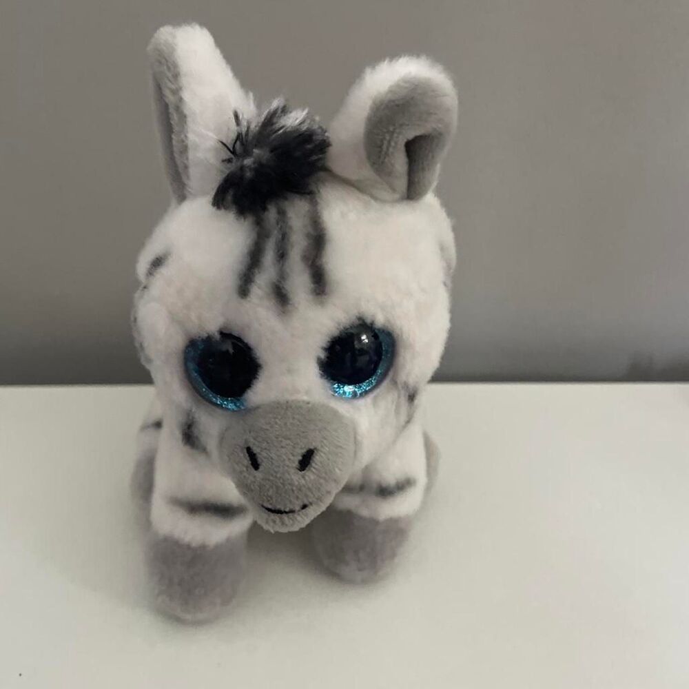 Ty-lr Grey and White Accessory